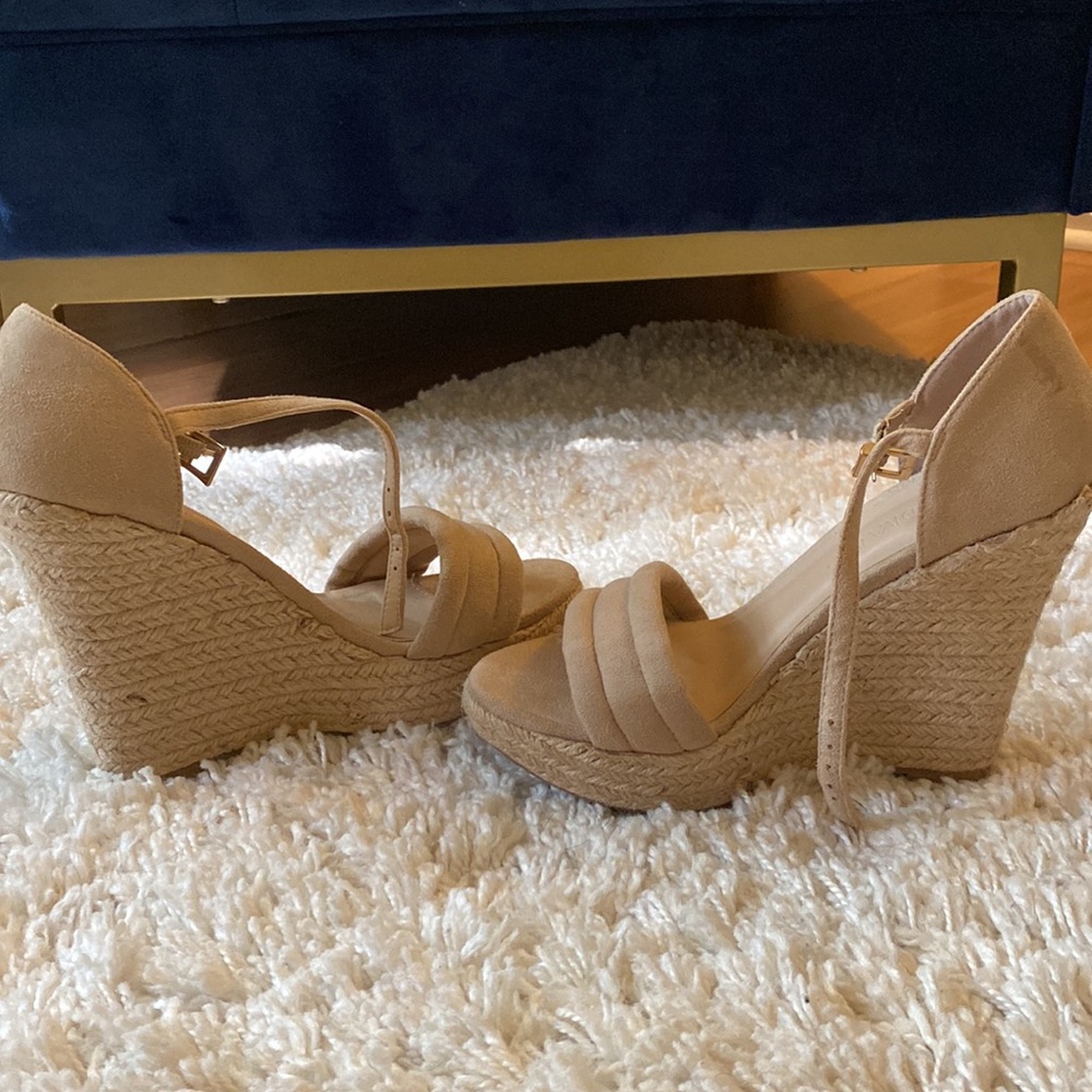 Embroidered wedge heels 🌺 - Picture 4 of 7